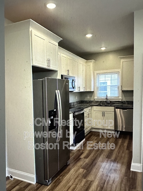 Chelsea Condo: 100 Maverick St