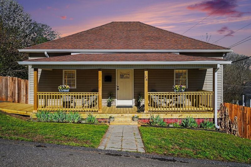 Cramerton House: 28 Second St