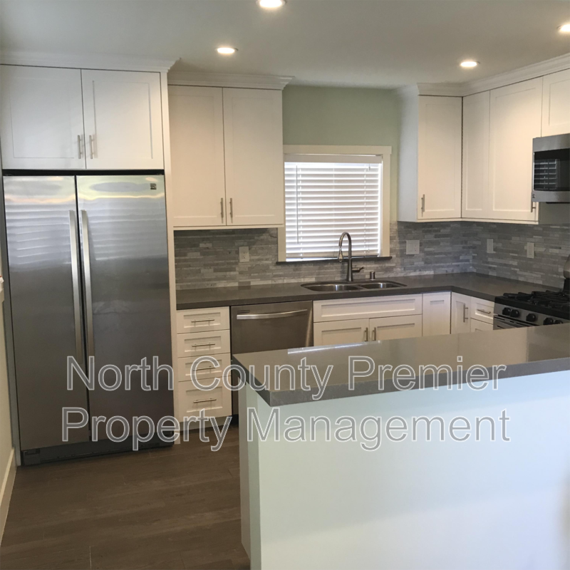 San Diego House: 2245 Garnet Avenue