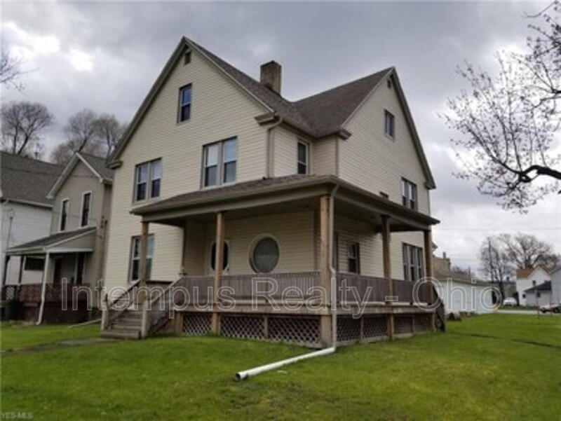 Niles Condo: 35 Neil St