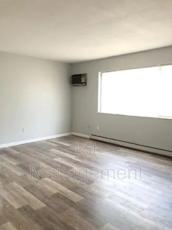 Toledo Condo: 830 W Alexis