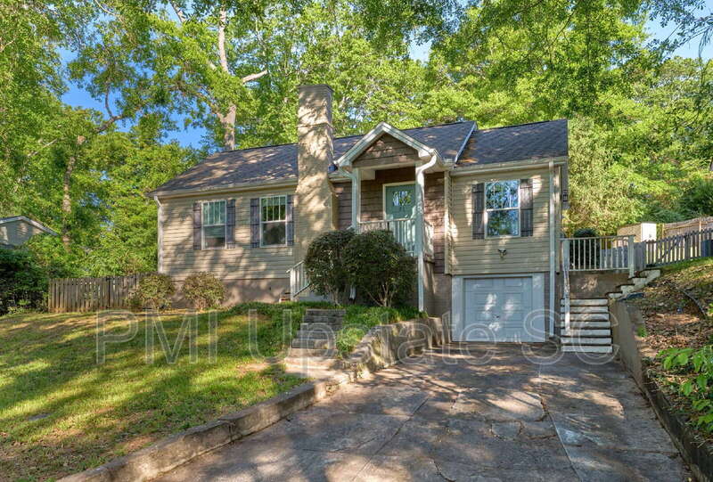Greenville House: 21 Hillside Circle