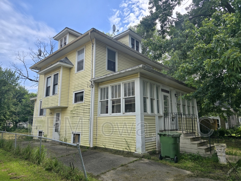 Waterloo House: 212 Reed Street