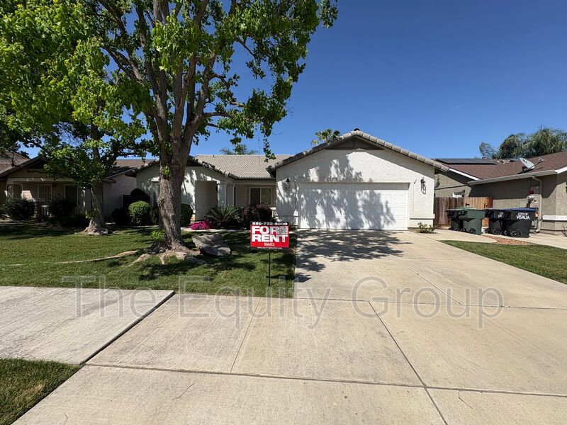 Visalia House: 2844 West Payson Court