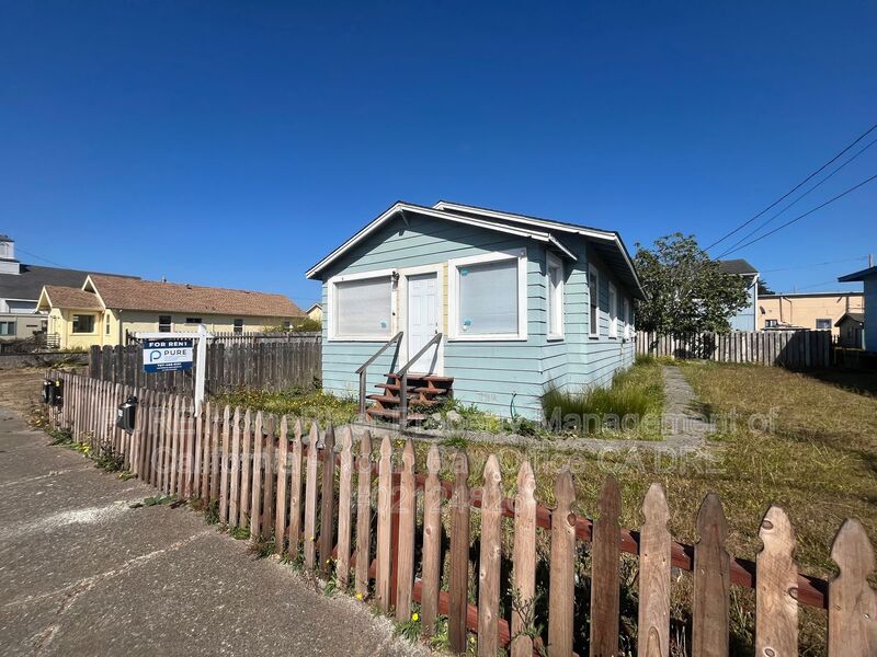 Fort Bragg House: 744 Stewart Street