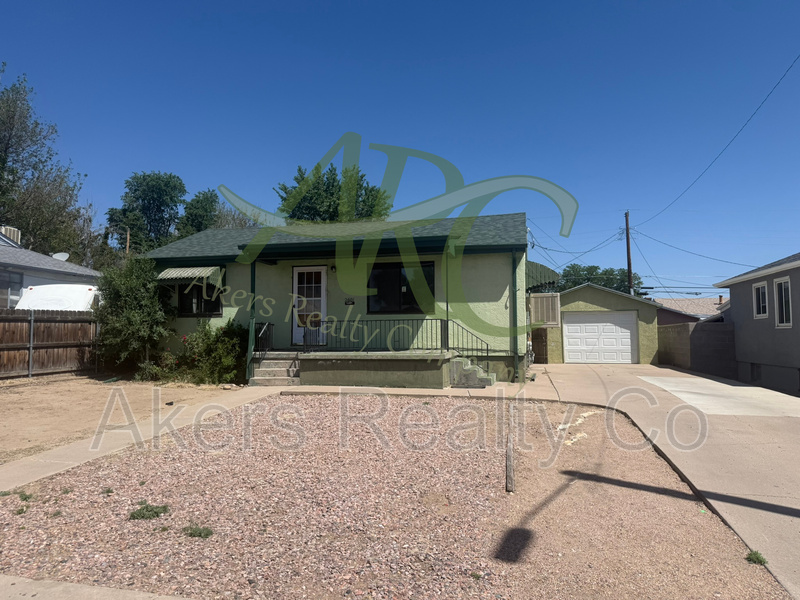 Pueblo House: 2601 Columbine Ave