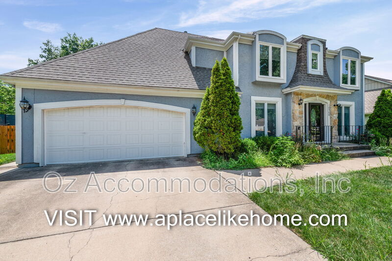 Overland Park House: 10508 Reeder St