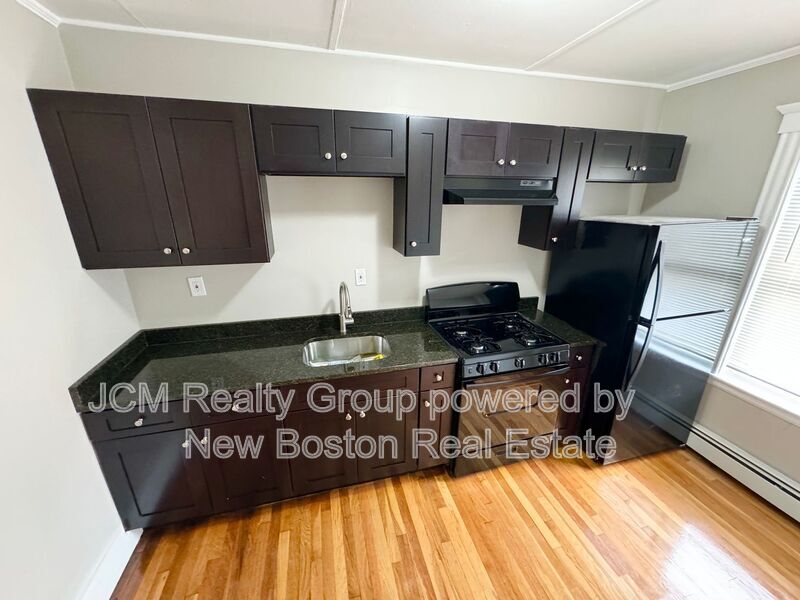 Lynn Condo: 23 Mall Street