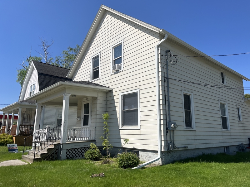 Manitowoc Condo: 1702 South 10th Street - Lower