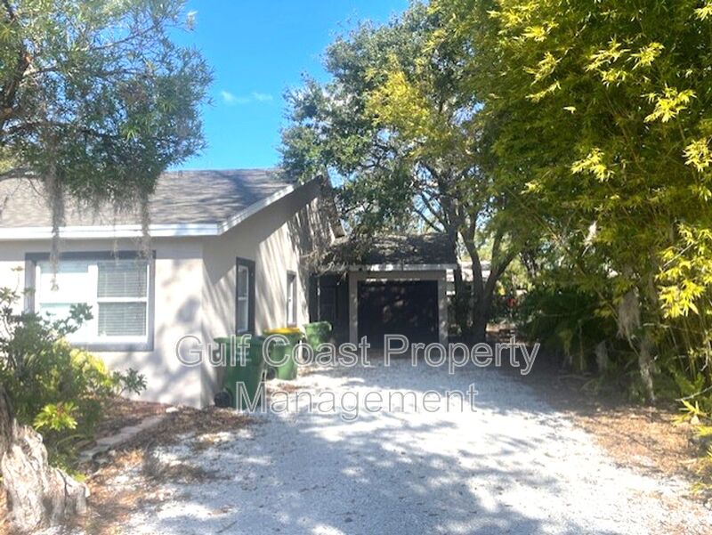 Sarasota House: 811 42nd St