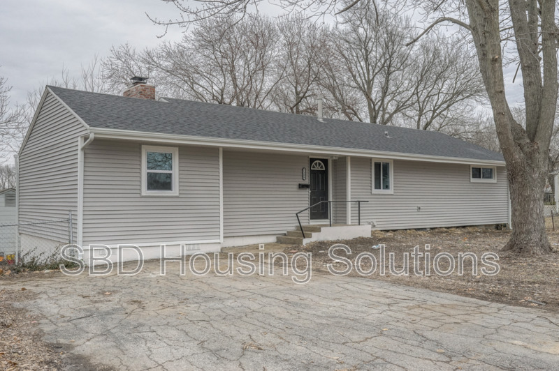 Kansas City House: 7300 E 86th St