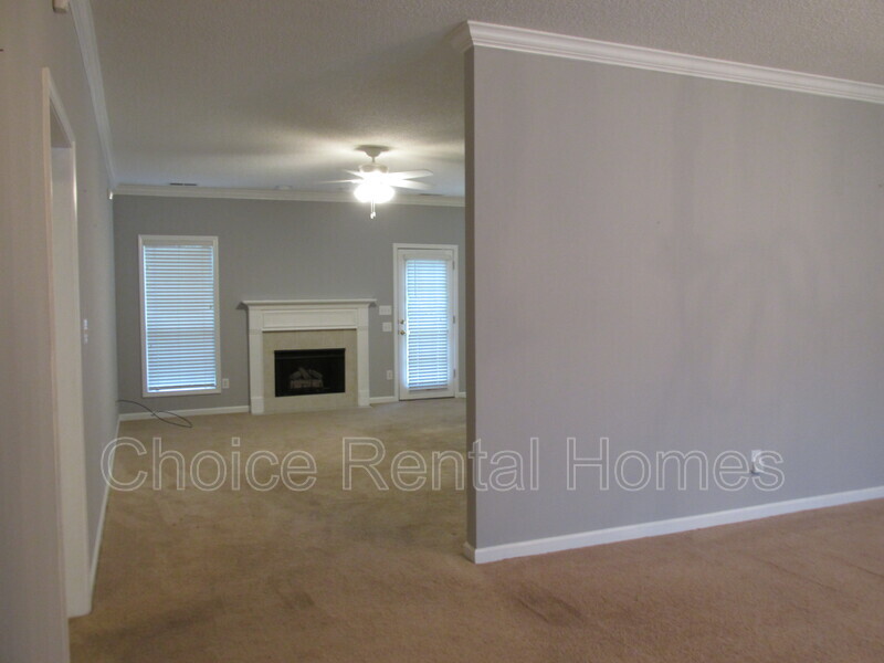 Pelham House: 102 Aaron Parc Ct