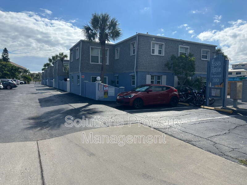 Ccooa Beach House: 390 W Cocoa Beach Causway