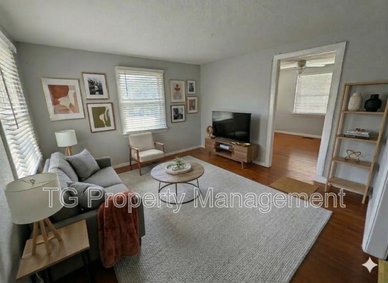 Jacksonville House: 5557 Ramona Blvd