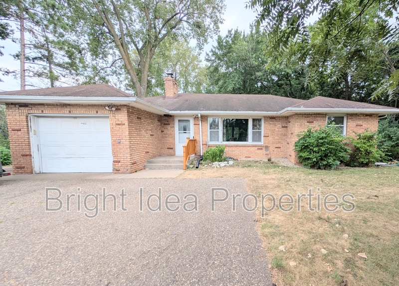 Arden Hills House: 1184 Highway 96 West