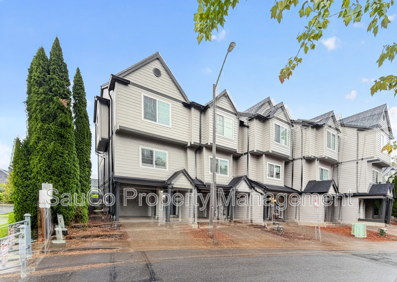 Hillsboro House: 7839 NE Kian Ln