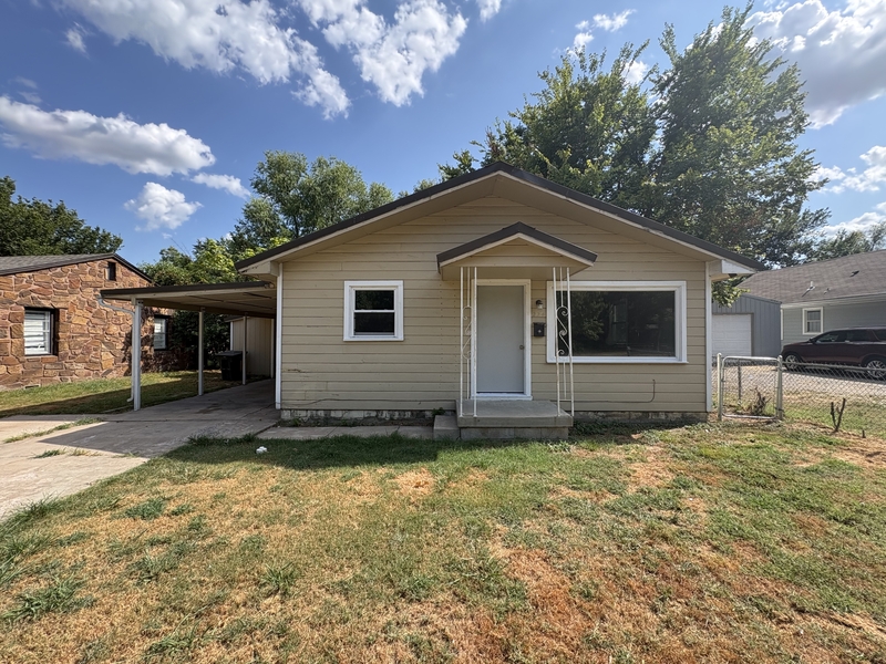 Skiatook House: 224 Pine Avenue
