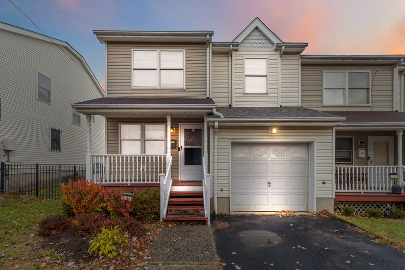 Newark House: 283 Muhammad Ali Avenue