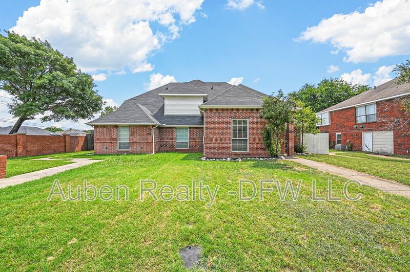 DeSoto House: 902 Wentwood Drive