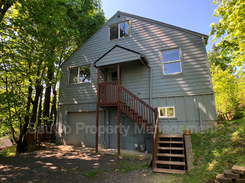 Portland House: 6423 Southwest Raab Road