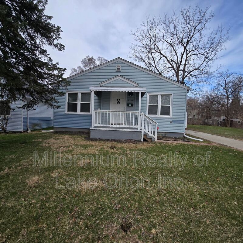 Pontiac House: 715 Kenilworth Ave