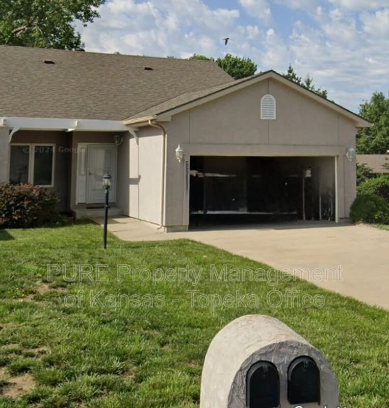 Topeka House: 4335 NW 53rd Terrace