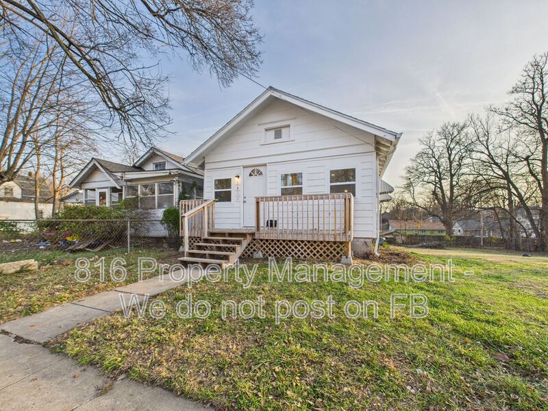 Kansas City House: 1513 Rowland Ave