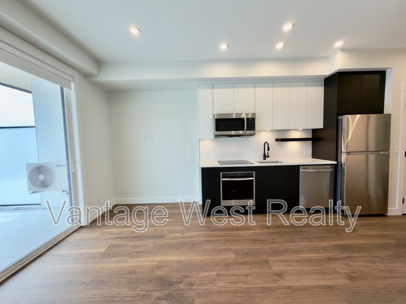 Kelowna Condo: 207-1280 Sutherland Ave