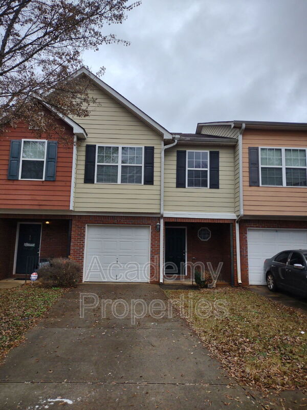 McDonough House: 735 Magnolia Garden Walk