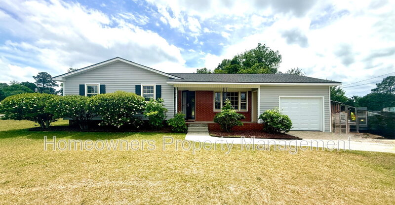 Fayetteville House: 832 Fresno Dr