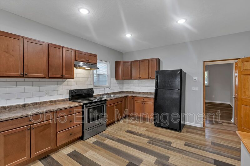 Columbus House: 2023 Sullivant Ave