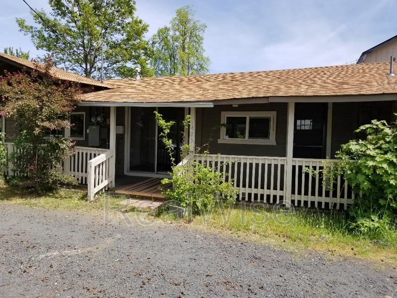 Grants Pass House: 1483 Fruitdale Dr
