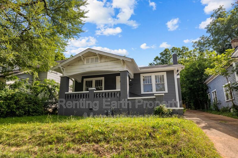 Birmingham House: 1136 15th St SW