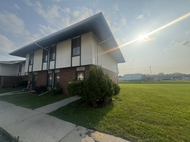 Greenfield Townhome: 3904 S Sunset Sq