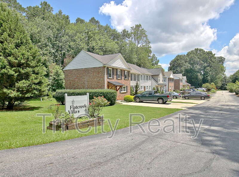 Peachtree City House: 210 Flat Creek Court