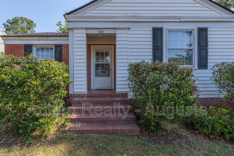 Augusta House: 2207 Montclair Street