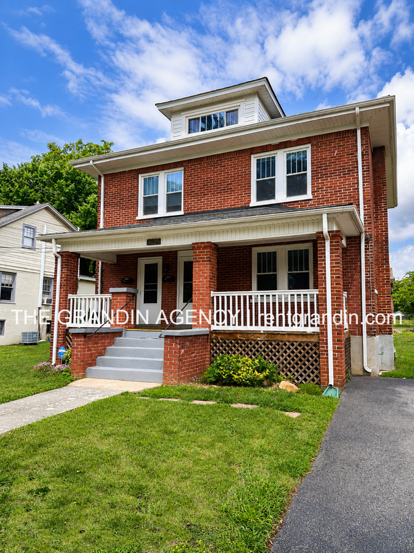 Roanoke House: 2818 Burton Avenue Northwest