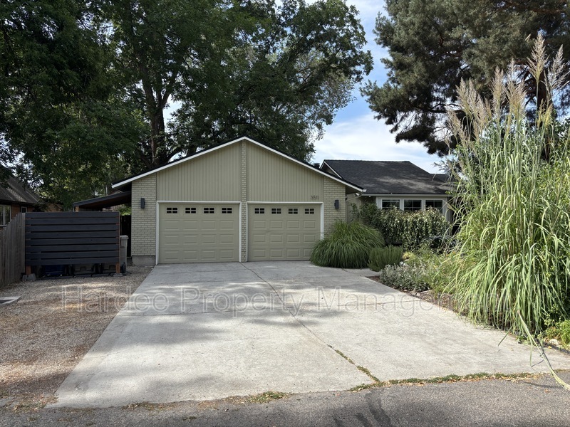 Boise House: 3511 N Barberry Dr