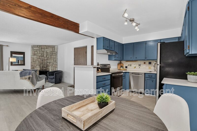 Lakewood Condo: 370 Zang St