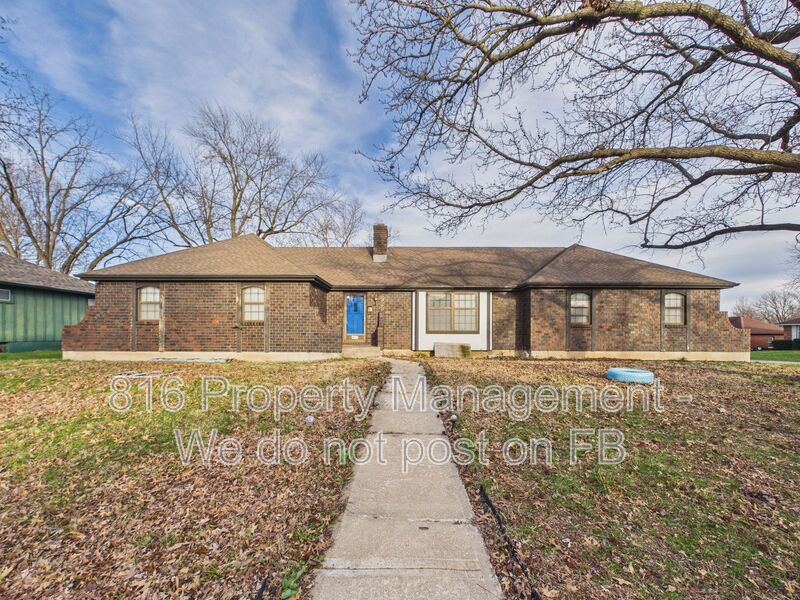 Independence House: 3929 S Carriage Ln