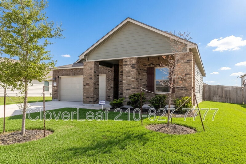 New Braunfels House: 524 Willow Valley St