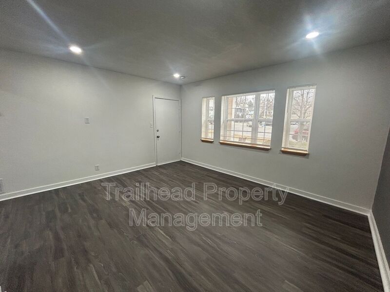 Kansas City House: 312 E Gregory