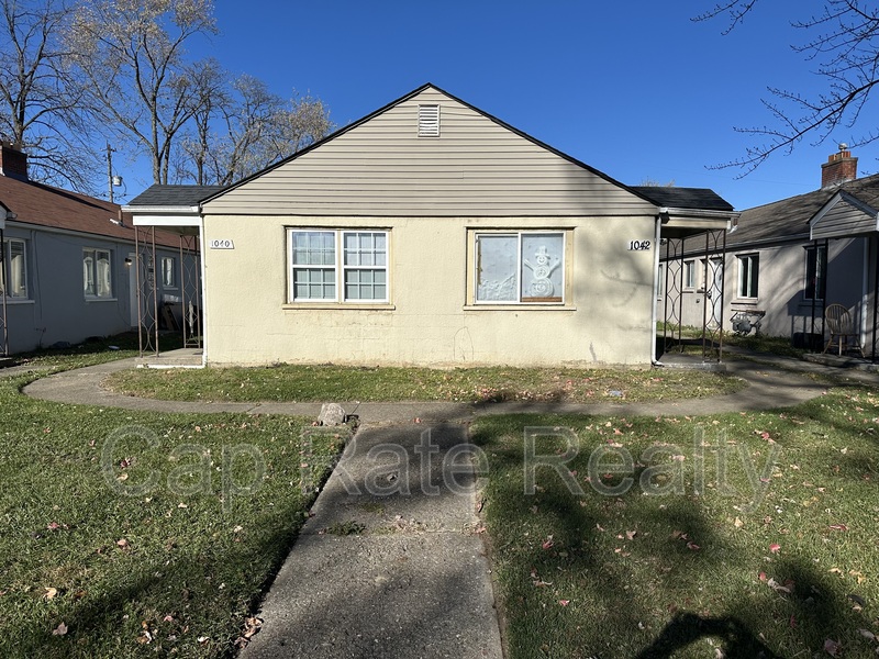 Columbus House: 1042 Loretta Ave