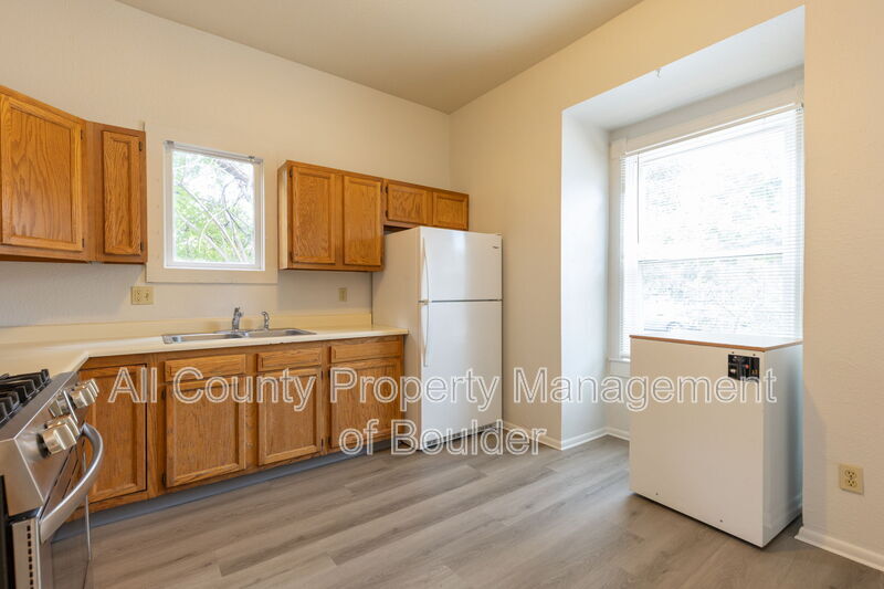 Boulder House: 2245 Grove Cir