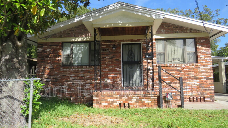 Jacksonville House: 1609 13th St W