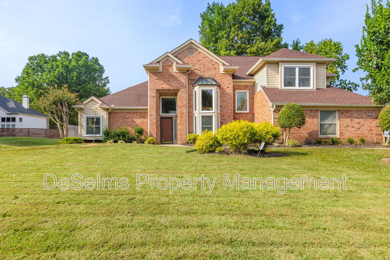 Brentwood House: 1012 Beech Tree Lane
