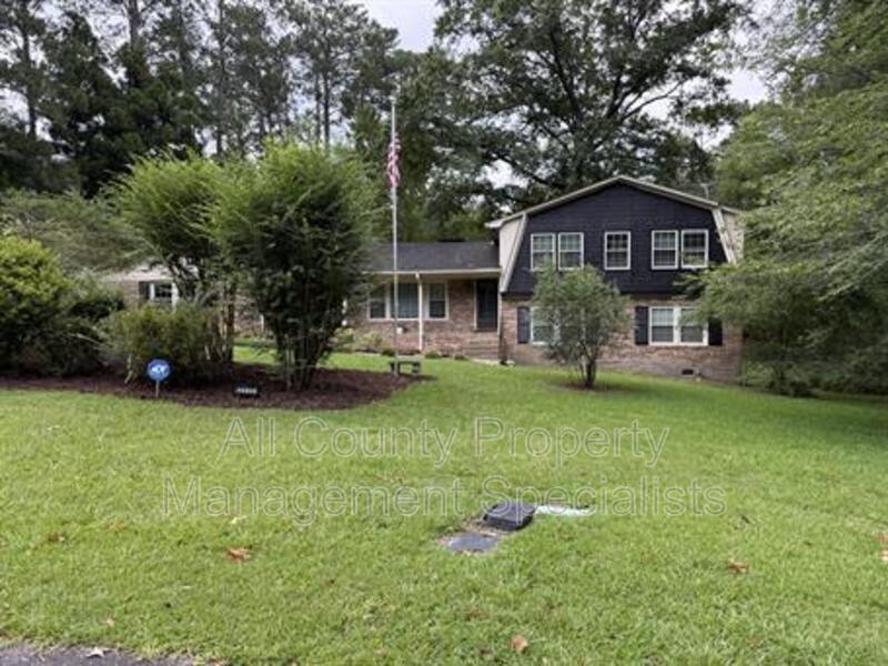 Columbia House: 2932 Bagpipe Rd.