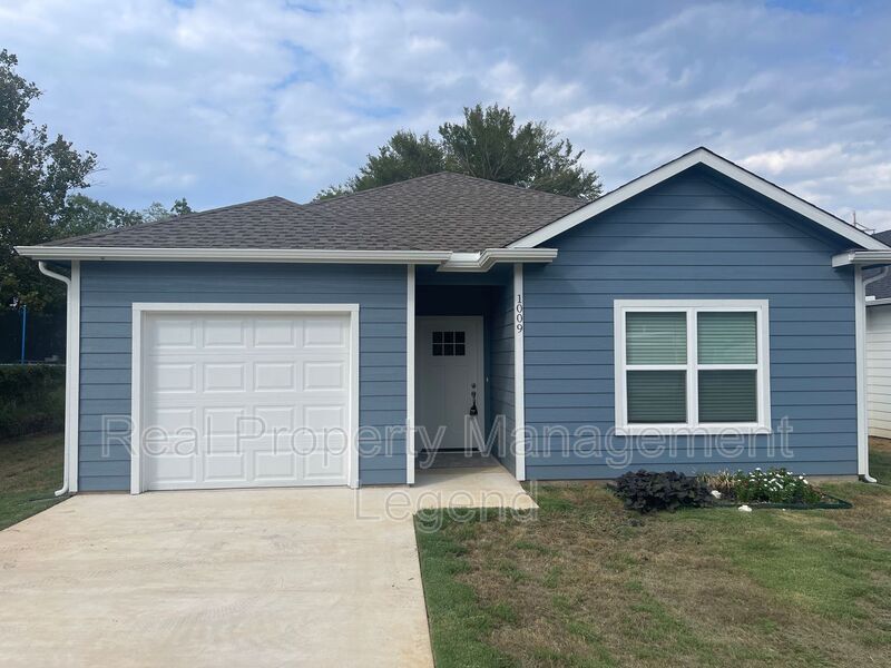 Denison House: 1009 Dubois St.