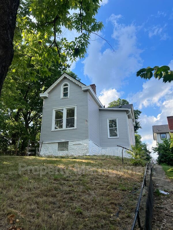 Cincinnati House: 164 Forest Ave.