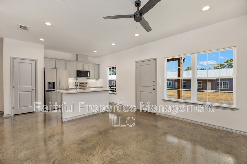 Tyler Condo: 13554 Farm to Market Road 14 - 10